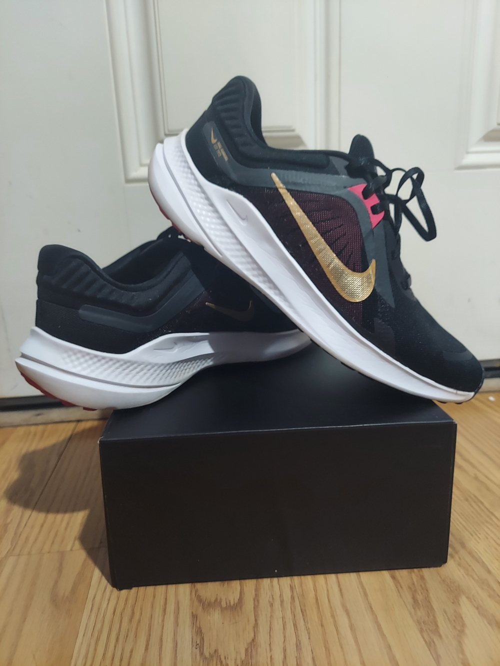 Nike Quest 5 Metallic Gold Fireberry Pink Lightweight Athletic Shoes Size 9.5